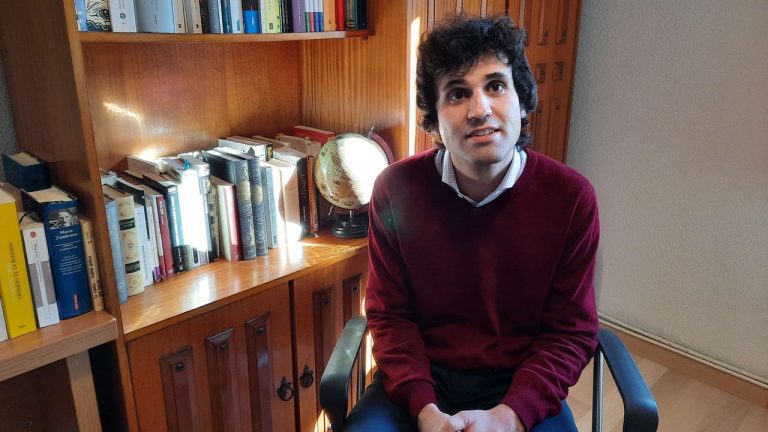 Javier Rodríguez Gonzalez ganador del premio Premio Internacional de Poesía Miguel Hernández